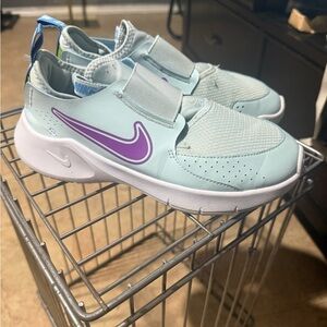 Nike Kids Sneakers in Light Blue with Purple Swoosh
